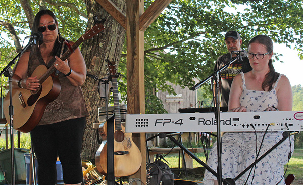 Kim Moberg, Grace Morrison